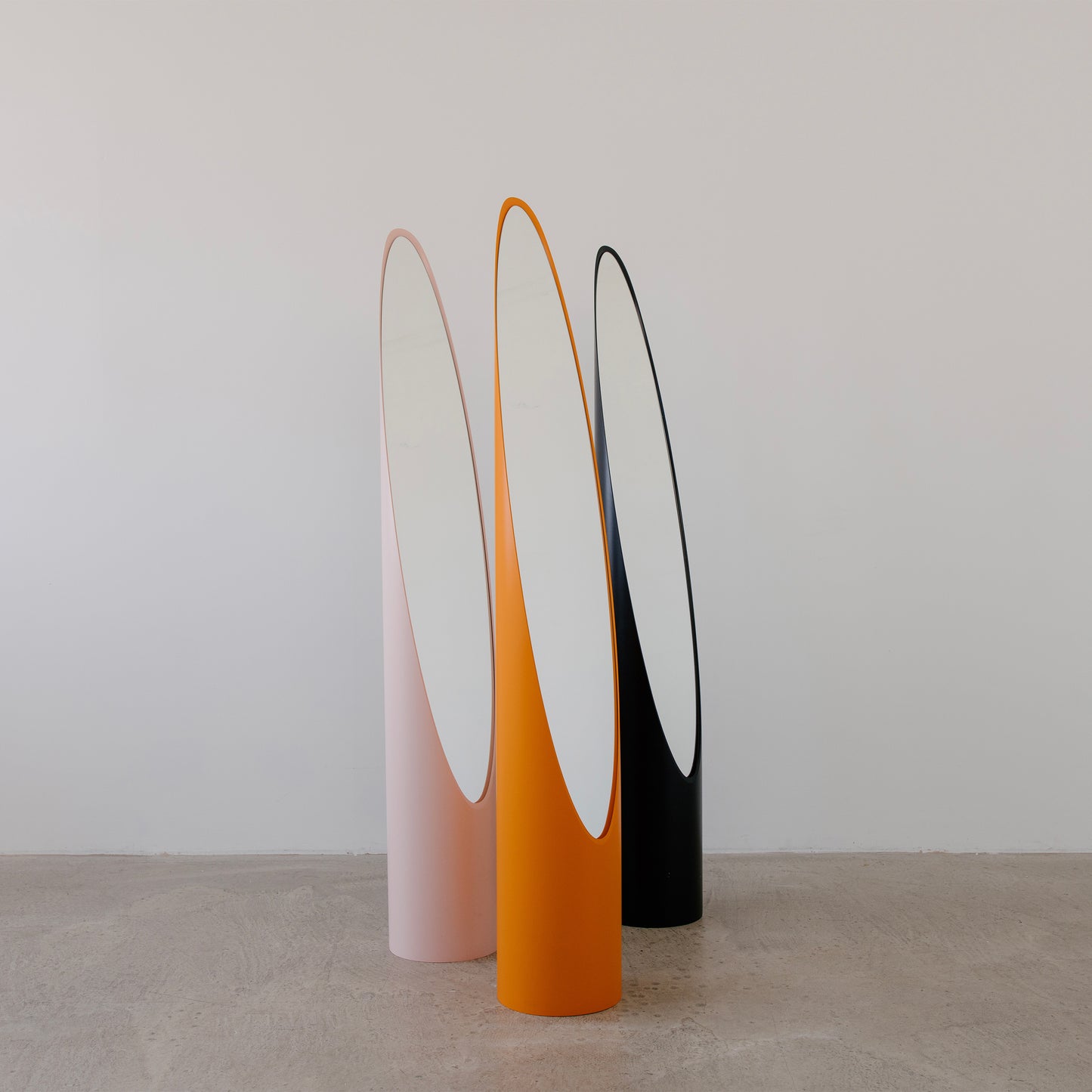 ‘Specchio Unghia’ Mirror