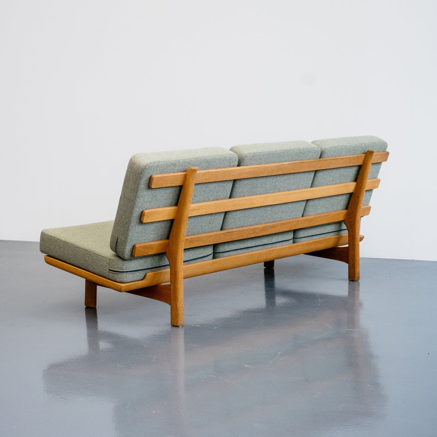 Hans Wegner Ge 236 Sofa for Getama