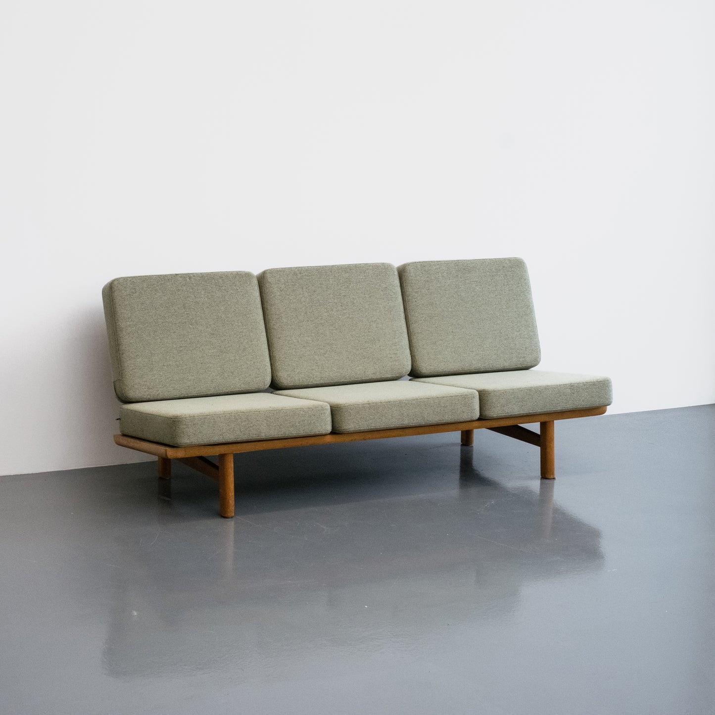 Hans Wegner Ge 236 Sofa for Getama