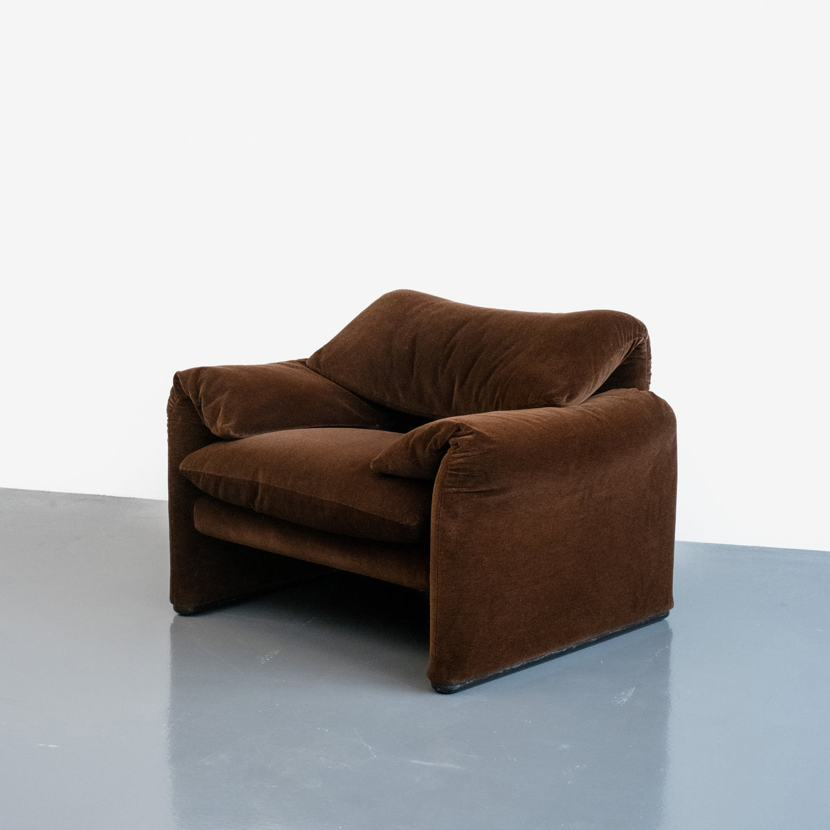 Maralunga (Brown Velvet)
