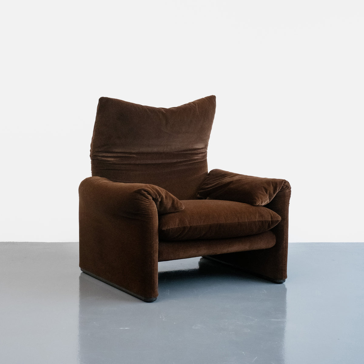Maralunga (Brown Velvet)