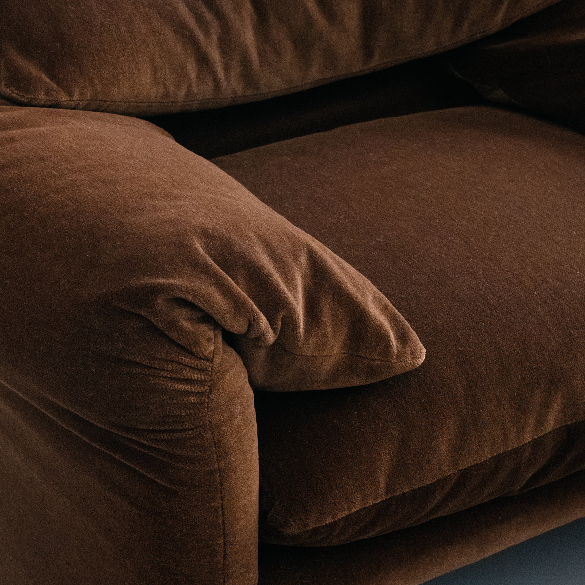 Maralunga (Brown Velvet)