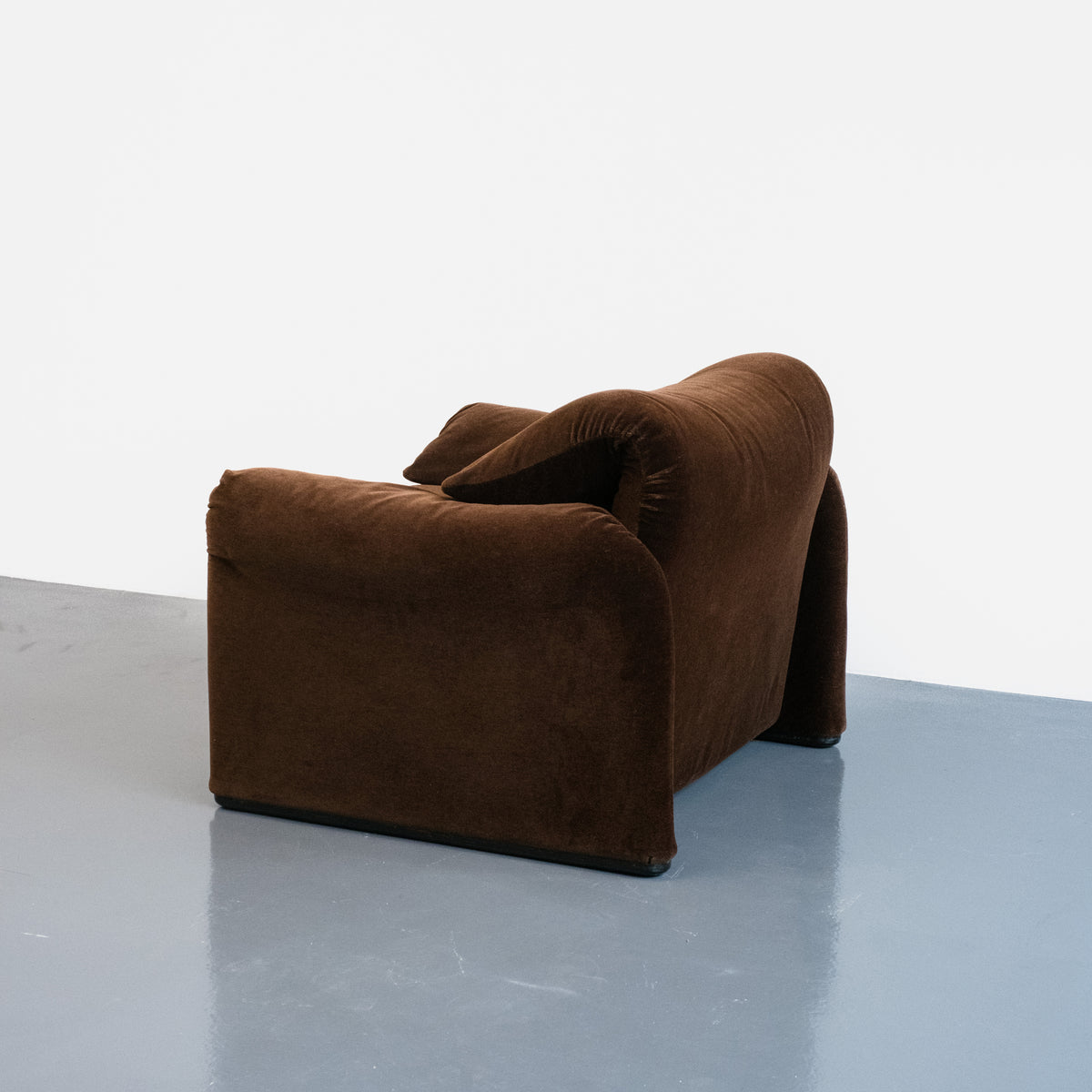 Maralunga (Brown Velvet)