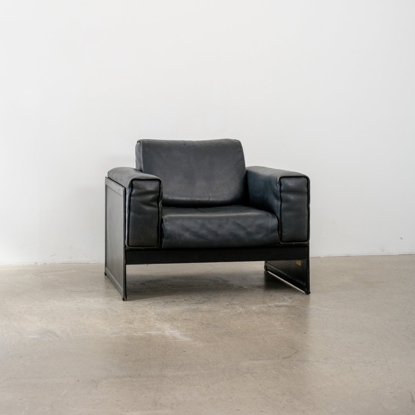 Matteo Grassi 'Korium' Leather armchair by Tito Agnoli
