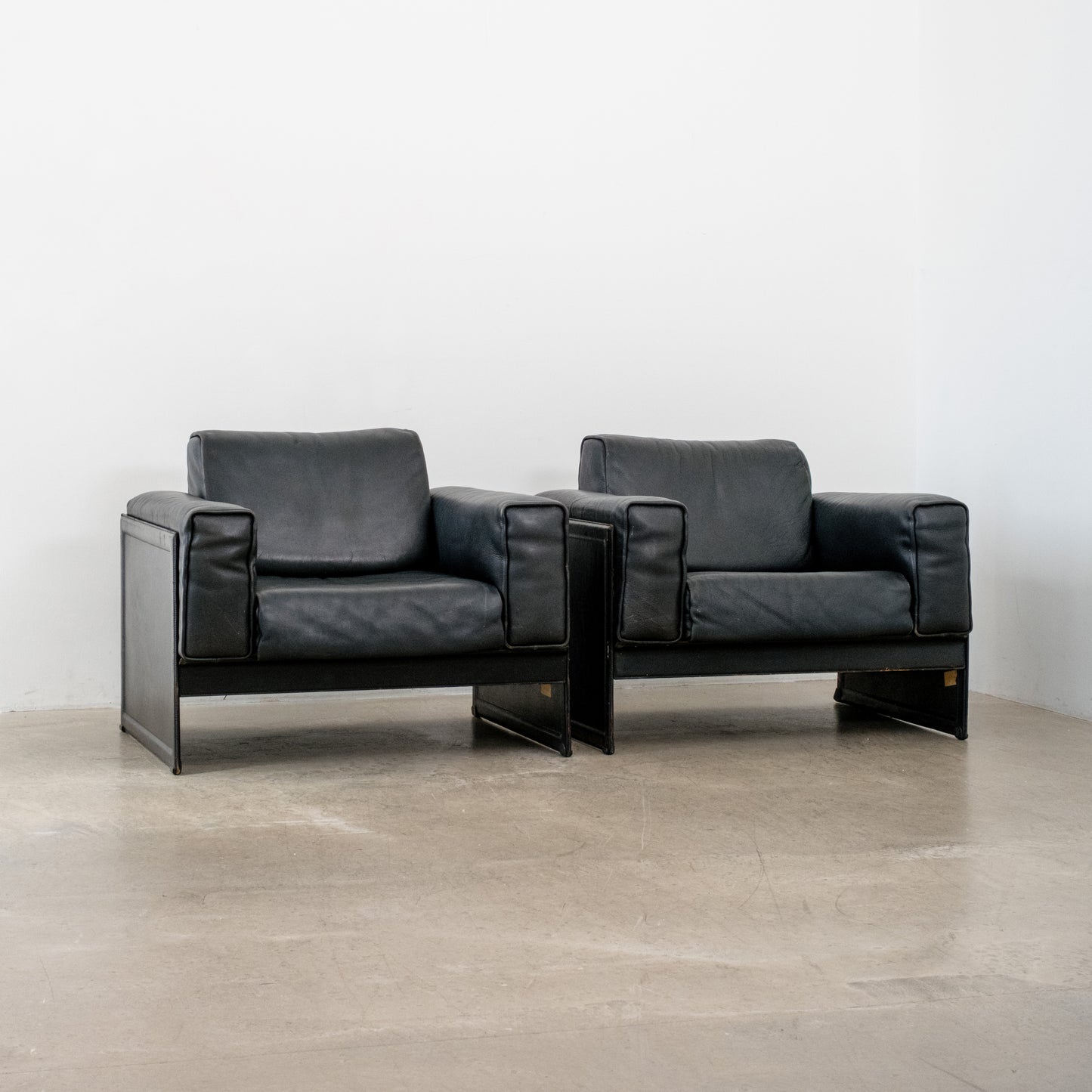 Matteo Grassi 'Korium' Leather armchair by Tito Agnoli