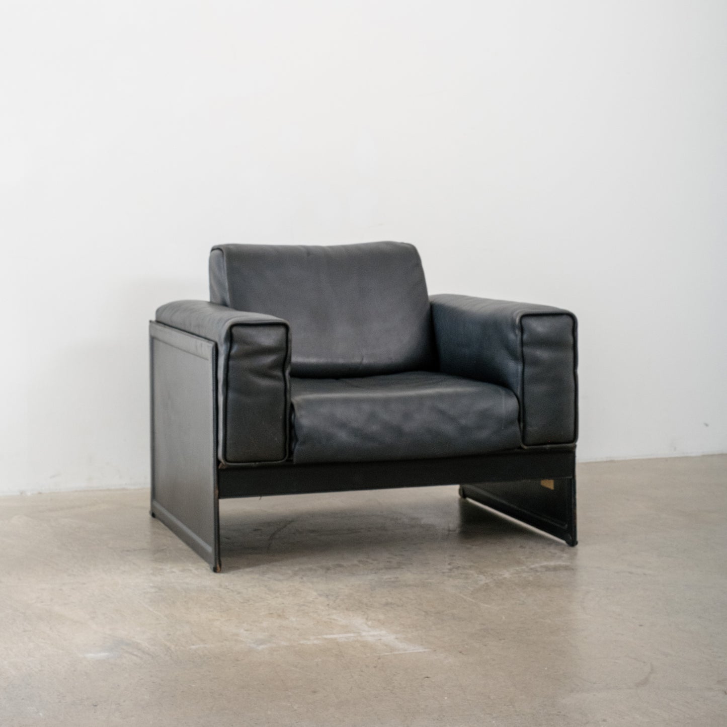 Matteo Grassi 'Korium' Leather armchair by Tito Agnoli