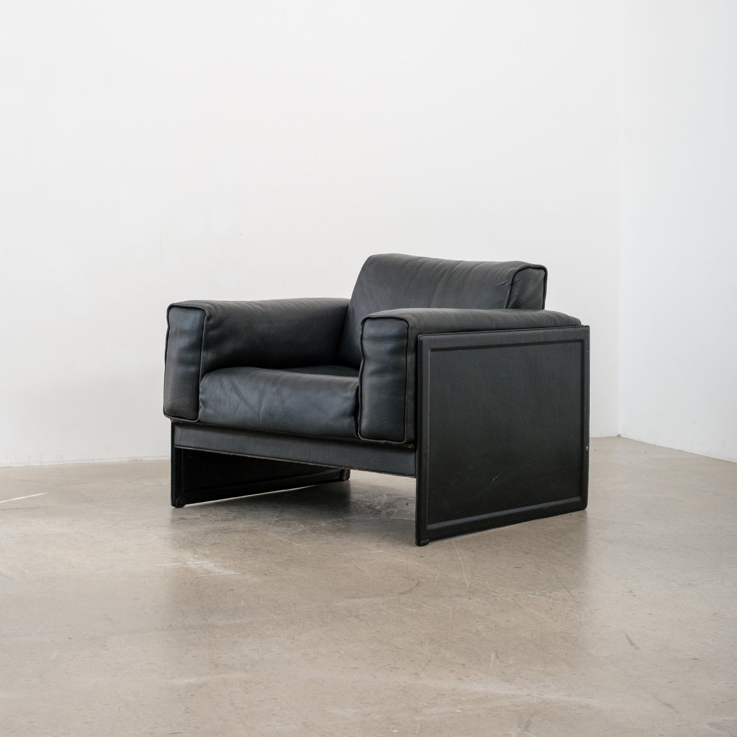 Matteo Grassi 'Korium' Leather armchair by Tito Agnoli