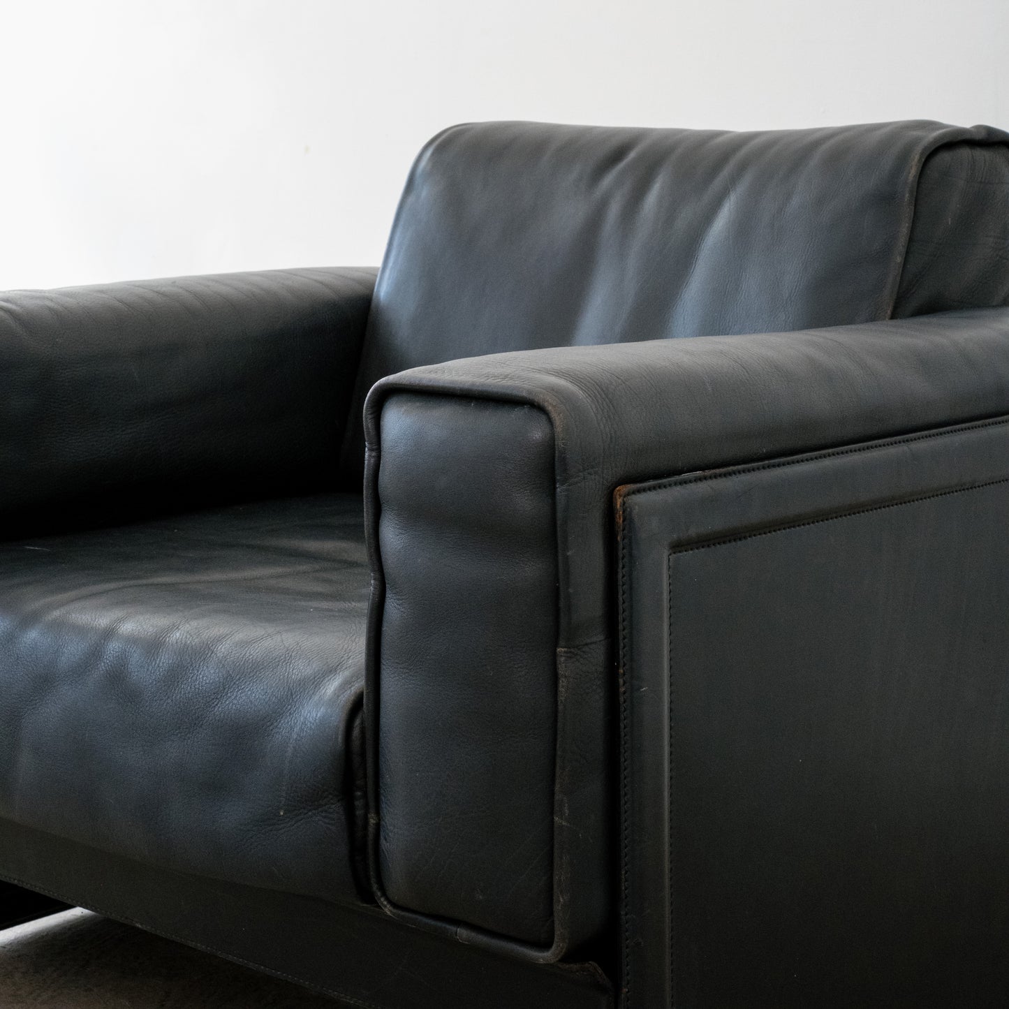 Matteo Grassi 'Korium' Leather armchair by Tito Agnoli